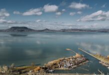 Ingatlanvásárlás a Balatonnál: északi vagy déli part?